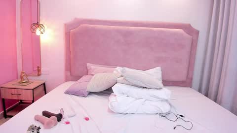 Snapshot of sophiawhite__ chatting on 02-20-25, 07:52 SOPHIA online show from 02-20-25, 07:52