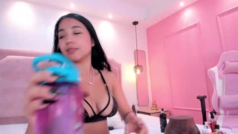 Snapshot of sophiawhite__ chatting on 02-26-25, 04:35 SOPHIA online show from 02-26-25, 04:35