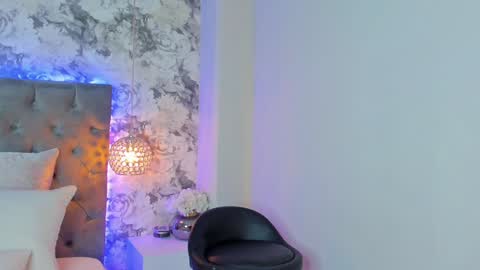 Sophi  online show from 01-07-25, 05:54