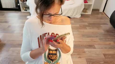 Sophie online show from 09-12-25, 06:57