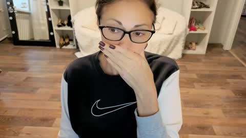 Sophie online show from 10-26-25, 07:36