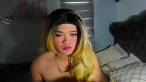 Snapshot of sophie_cutie03 chatting on 12-14-25, 04:29 sophie_cutie03 online show from 12-14-25, 04:29