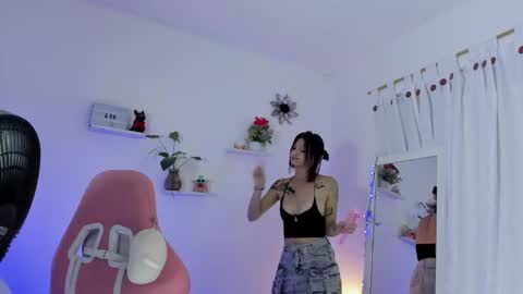 Snapshot of sophie_dolly_ chatting on 12-10-24, 02:48 sophie doll online show from 12-10-24, 02:48