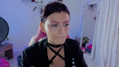 Snapshot of sophie_dolly_ chatting on 12-11-24, 06:52 sophie doll online show from 12-11-24, 06:52