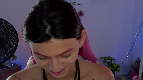 Snapshot of sophie_dolly_ chatting on 12-13-24, 08:37 sophie doll online show from 12-13-24, 08:37