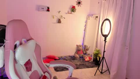 Snapshot of sophie_dolly_ chatting on 01-08-25, 12:17 sophie doll online show from 01-08-25, 12:17