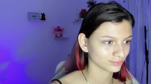 Snapshot of sophie_dolly_ chatting on 01-24-25, 10:51 sophie doll online show from 01-24-25, 10:51