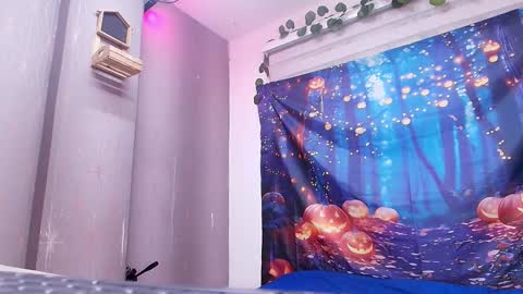 Snapshot of sophie_hils chatting on 10-20-25, 11:54 sophie online show from 10-20-25, 11:54