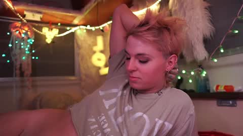 Snapshot of sophie_lovely chatting on 12-14-24, 03:18 derpy derpington online show from 12-14-24, 03:18