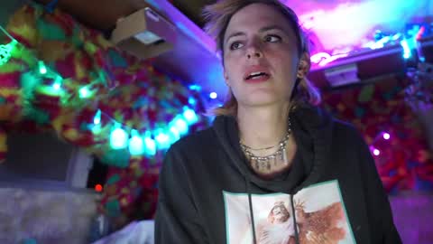 Snapshot of sophie_lovely chatting on 01-31-25, 05:40 derpy derpington online show from 01-31-25, 05:40