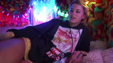 Snapshot of sophie_lovely chatting on 02-06-25, 05:25 derpy derpington online show from 02-06-25, 05:25