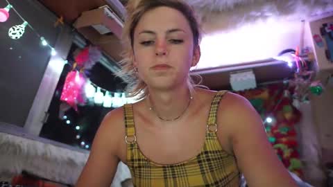 Snapshot of sophie_lovely chatting on 02-21-25, 05:13 derpy derpington online show from 02-21-25, 05:13