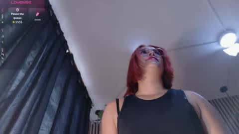 Snapshot of sophie_new25 chatting on 09-11-25, 01:00 sophie_new25 online show from 09-11-25, 01:00
