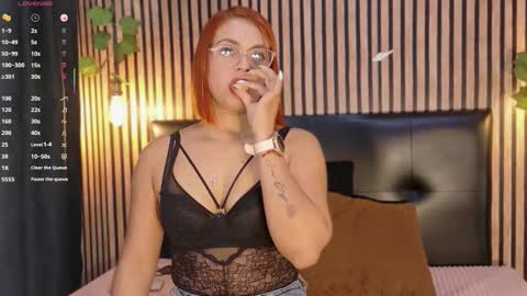 Snapshot of sophie_new25 chatting on 09-18-25, 12:18 sophie_new25 online show from 09-18-25, 12:18