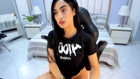 Snapshot of sophie_nolie chatting on 02-21-26, 12:28 Sophi online show from 02-21-26, 12:28