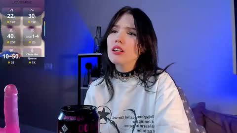 sophie_nomenal_ online show from 11-28-25, 02:14