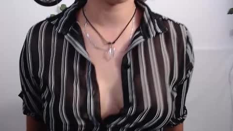 Snapshot of sophie_ross1 chatting on 10-08-25, 12:52 sophie_ross1 online show from 10-08-25, 12:52