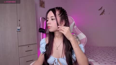 Snapshot of sophie_russo2 chatting on 09-24-25, 05:22 Sophie online show from 09-24-25, 05:22