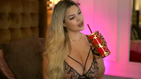 Sophie online show from 10-29-25, 06:26