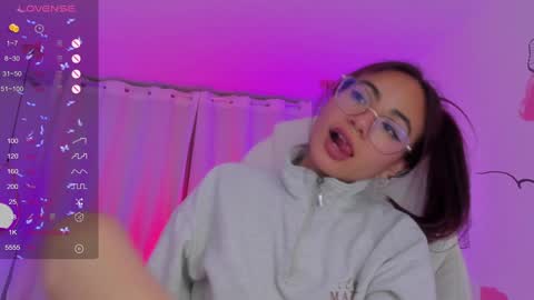 Snapshot of sophiecherry_ chatting on 12-23-24, 01:08 Sophie IG sophiecherry es online show from 12-23-24, 01:08