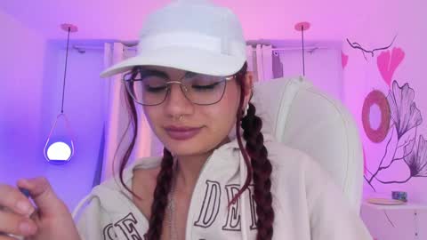 Snapshot of sophiecherry_ chatting on 01-31-25, 10:20 Sophie IG sophiecherry es online show from 01-31-25, 10:20