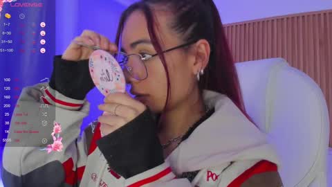 Snapshot of sophiecherry_ chatting on 02-11-25, 07:02 Sophie IG sophiecherry es online show from 02-11-25, 07:02