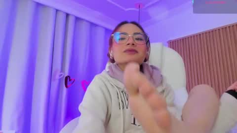 Snapshot of sophiecherry_ chatting on 03-07-25, 05:51 Sophie IG sophiecherry es online show from 03-07-25, 05:51