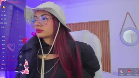 Snapshot of sophiecherry_ chatting on 03-08-25, 05:28 Sophie IG sophiecherry es online show from 03-08-25, 05:28