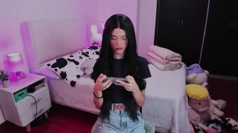 Snapshot of sophiecornett chatting on 10-01-25, 01:55    online show from 10-01-25, 01:55