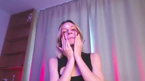 sophiediamond_x online show from 10-20-25, 01:44