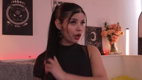 Sophiee  online show from 10-24-25, 07:54