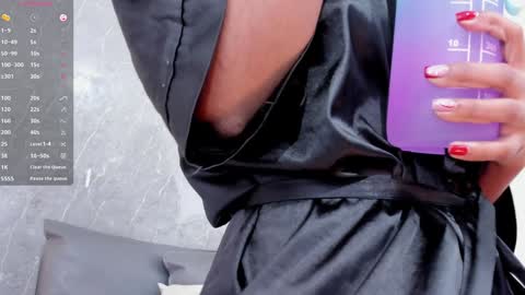 Snapshot of sophiee_velvet chatting on 02-01-25, 05:37         online show from 02-01-25, 05:37