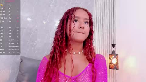 Snapshot of sophiee_velvet chatting on 02-25-25, 02:44         online show from 02-25-25, 02:44