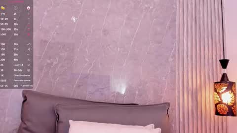 Snapshot of sophiee_velvet chatting on 02-25-25, 05:47         online show from 02-25-25, 05:47