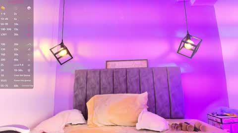 Snapshot of sophiee_velvet chatting on 09-18-25, 03:03         online show from 09-18-25, 03:03