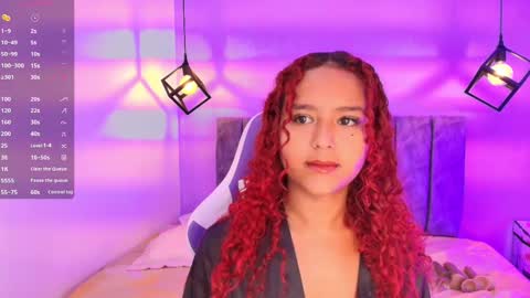 Snapshot of sophiee_velvet chatting on 09-19-25, 12:39         online show from 09-19-25, 12:39