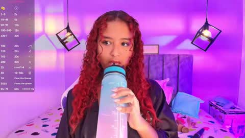 Snapshot of sophiee_velvet chatting on 09-23-25, 12:19         online show from 09-23-25, 12:19