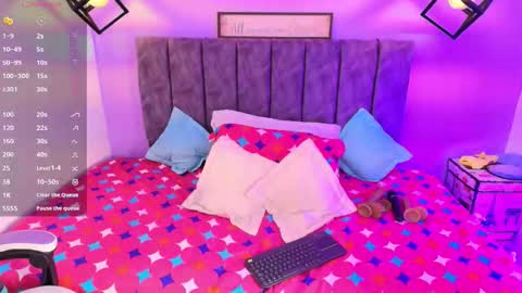 Snapshot of sophiee_velvet chatting on 10-16-25, 05:14         online show from 10-16-25, 05:14