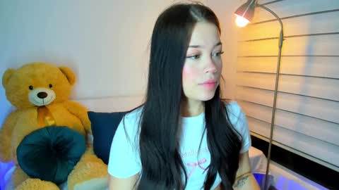 Snapshot of sophieee01 chatting on 02-12-25, 02:03 Sophie online show from 02-12-25, 02:03