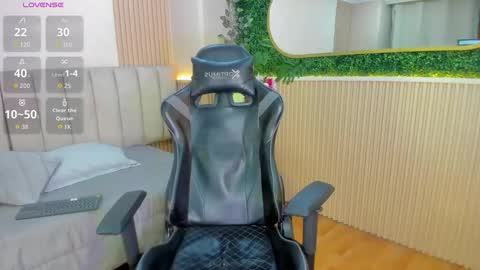 Snapshot of sophiegriffin_ chatting on 02-22-26, 08:07 Sofa online show from 02-22-26, 08:07