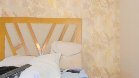 Sophie online show from 12-27-24, 03:59