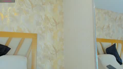 Sophie online show from 12-19-25, 12:12