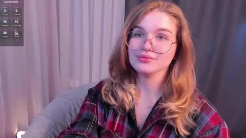 Snapshot of sophiemure chatting on 10-14-25, 03:13 Sophie online show from 10-14-25, 03:13
