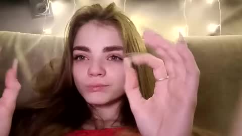 Snapshot of sophiesuvi chatting on 01-02-25, 02:54 Sophie and my bestie Mandy online show from 01-02-25, 02:54