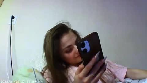 Snapshot of sophiesuvi chatting on 01-26-25, 12:37 Sophie and my bestie Mandy online show from 01-26-25, 12:37