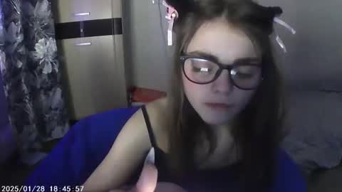 Snapshot of sophiesuvi chatting on 01-27-25, 08:28 Sophie and my bestie Mandy online show from 01-27-25, 08:28