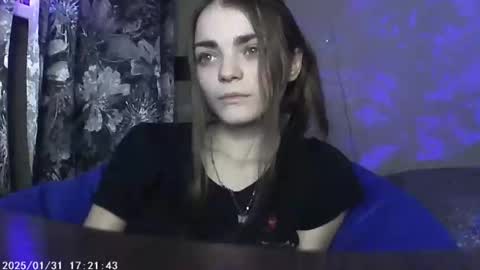 Snapshot of sophiesuvi chatting on 01-30-25, 07:04 Sophie and my bestie Mandy online show from 01-30-25, 07:04