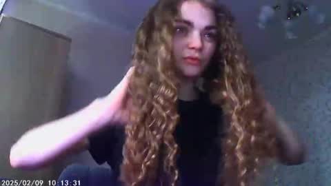 Snapshot of sophiesuvi chatting on 02-08-25, 11:55 Sophie and my bestie Mandy online show from 02-08-25, 11:55