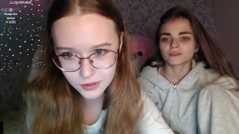 Snapshot of sophiesuvi chatting on 10-19-25, 03:34 Sophie and my bestie Mandy online show from 10-19-25, 03:34