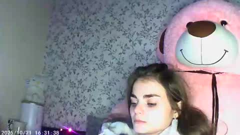 Snapshot of sophiesuvi chatting on 10-20-25, 06:19 Sophie and my bestie Mandy online show from 10-20-25, 06:19